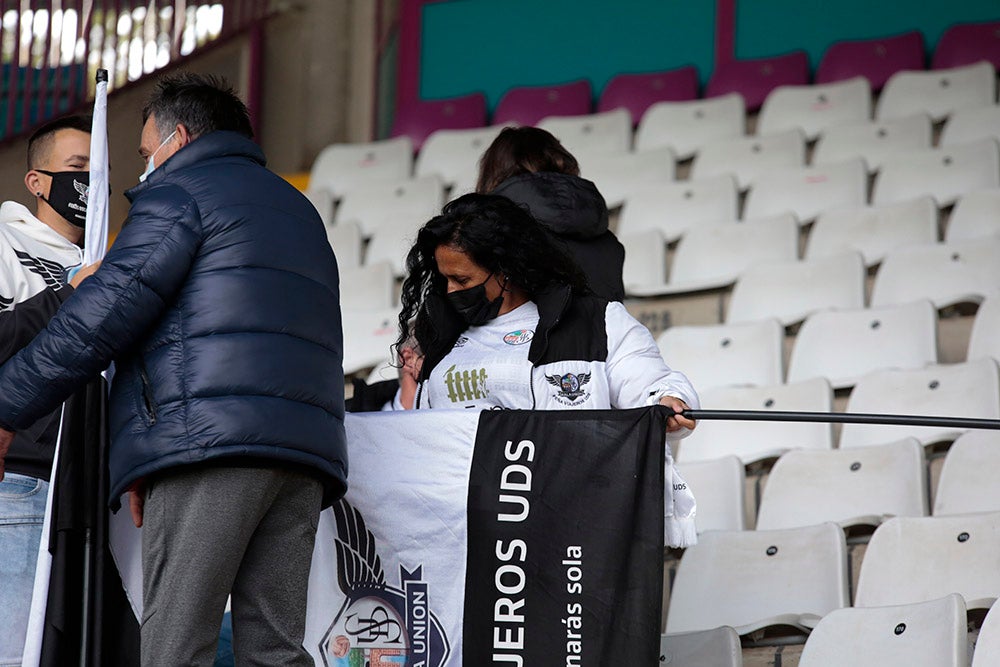 La afición del Salamanca CF UDS sigue sin poder celebrar goles en un Helmántico que acabó asistiendo a la celebración de los seguidores de la Unión Adarve 