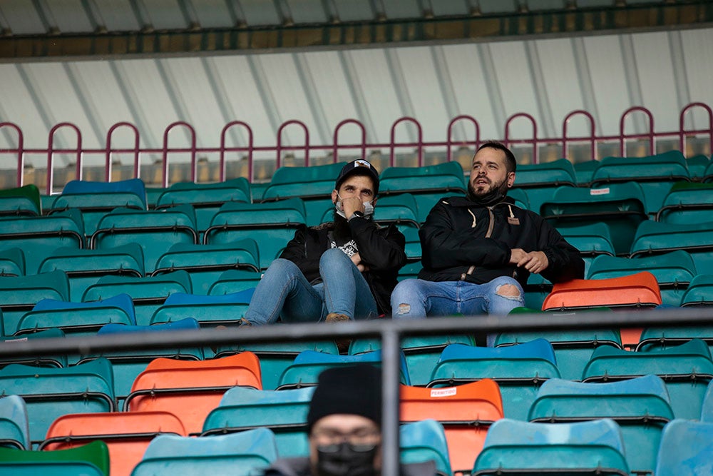 La afición del Salamanca CF UDS sigue sin poder celebrar goles en un Helmántico que acabó asistiendo a la celebración de los seguidores de la Unión Adarve 