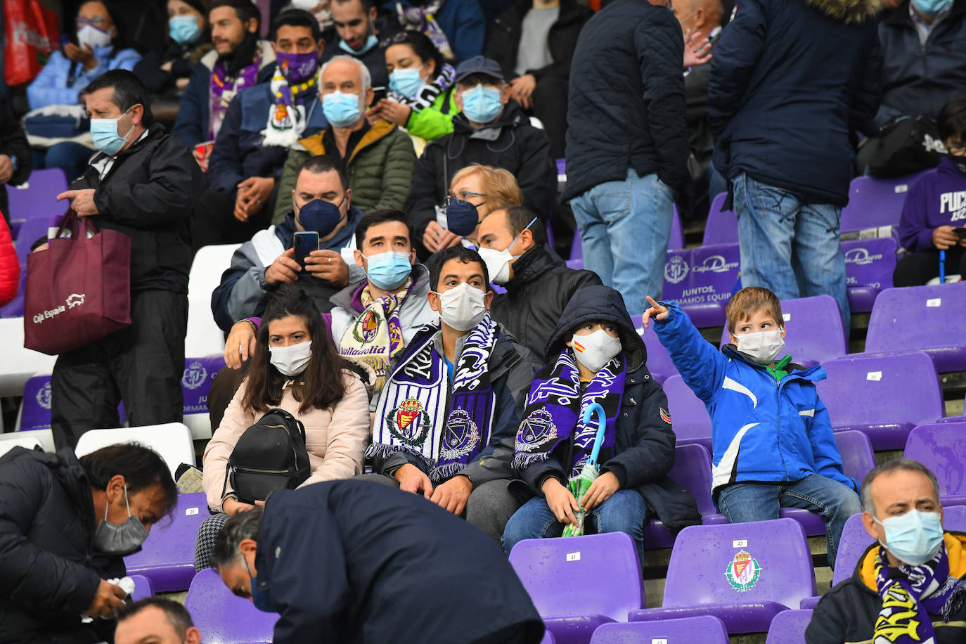 Fotos: Las imágenes de la grada de Zorrilla en el Real Valladolid-Eibar