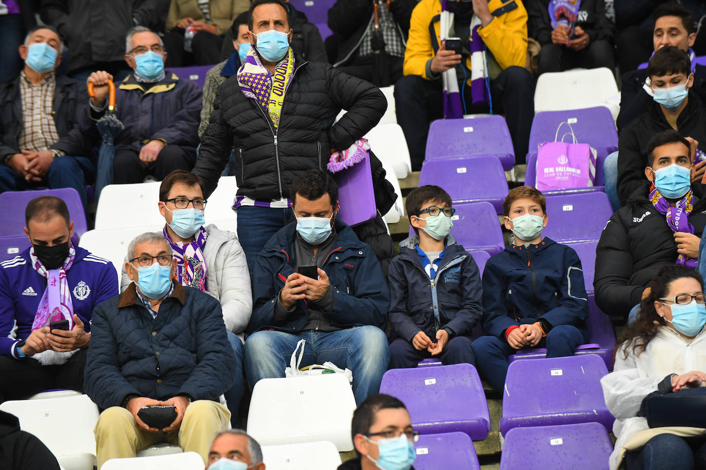 Fotos: Las imágenes de la grada de Zorrilla en el Real Valladolid-Eibar