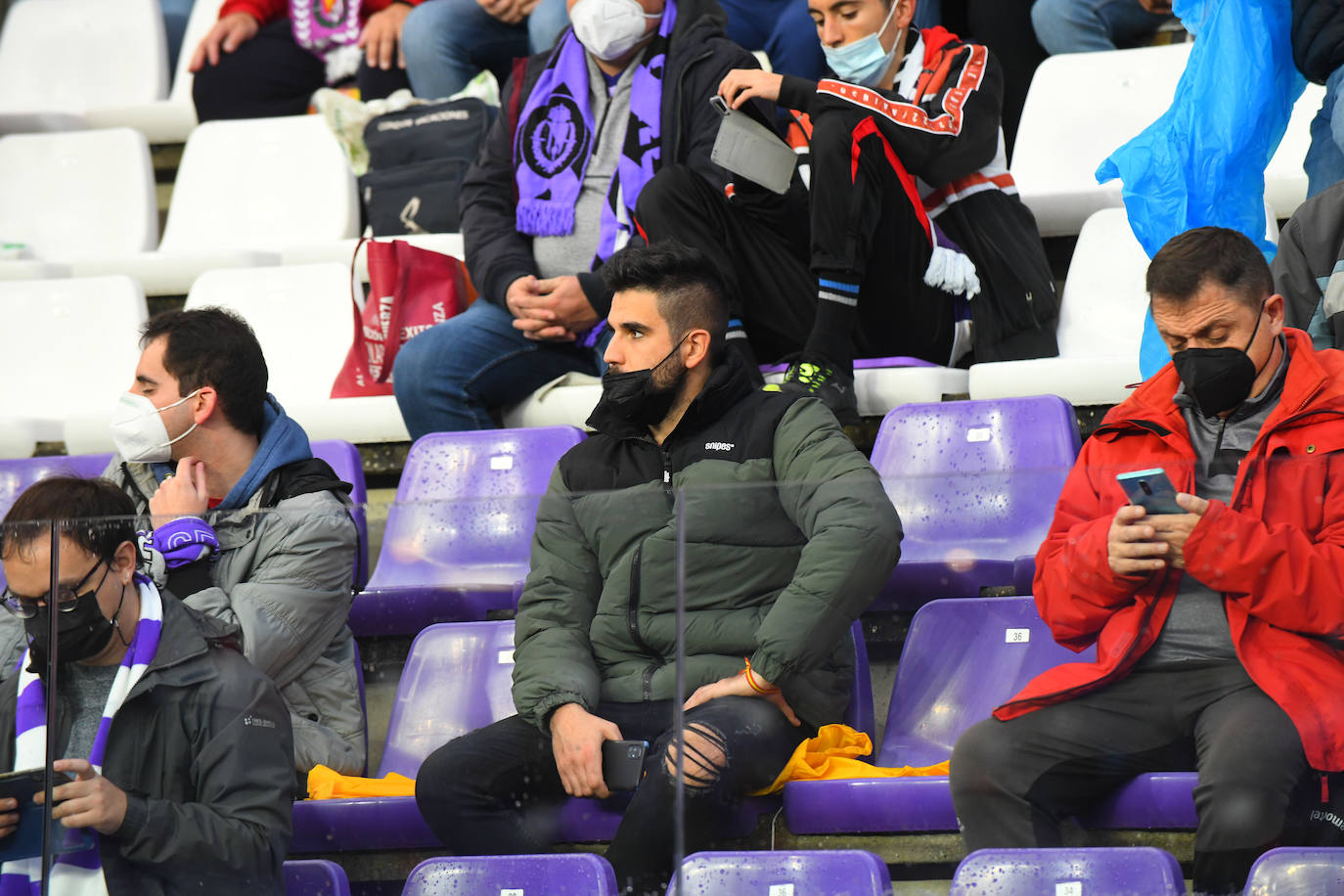 Fotos: Las imágenes de la grada de Zorrilla en el Real Valladolid-Eibar