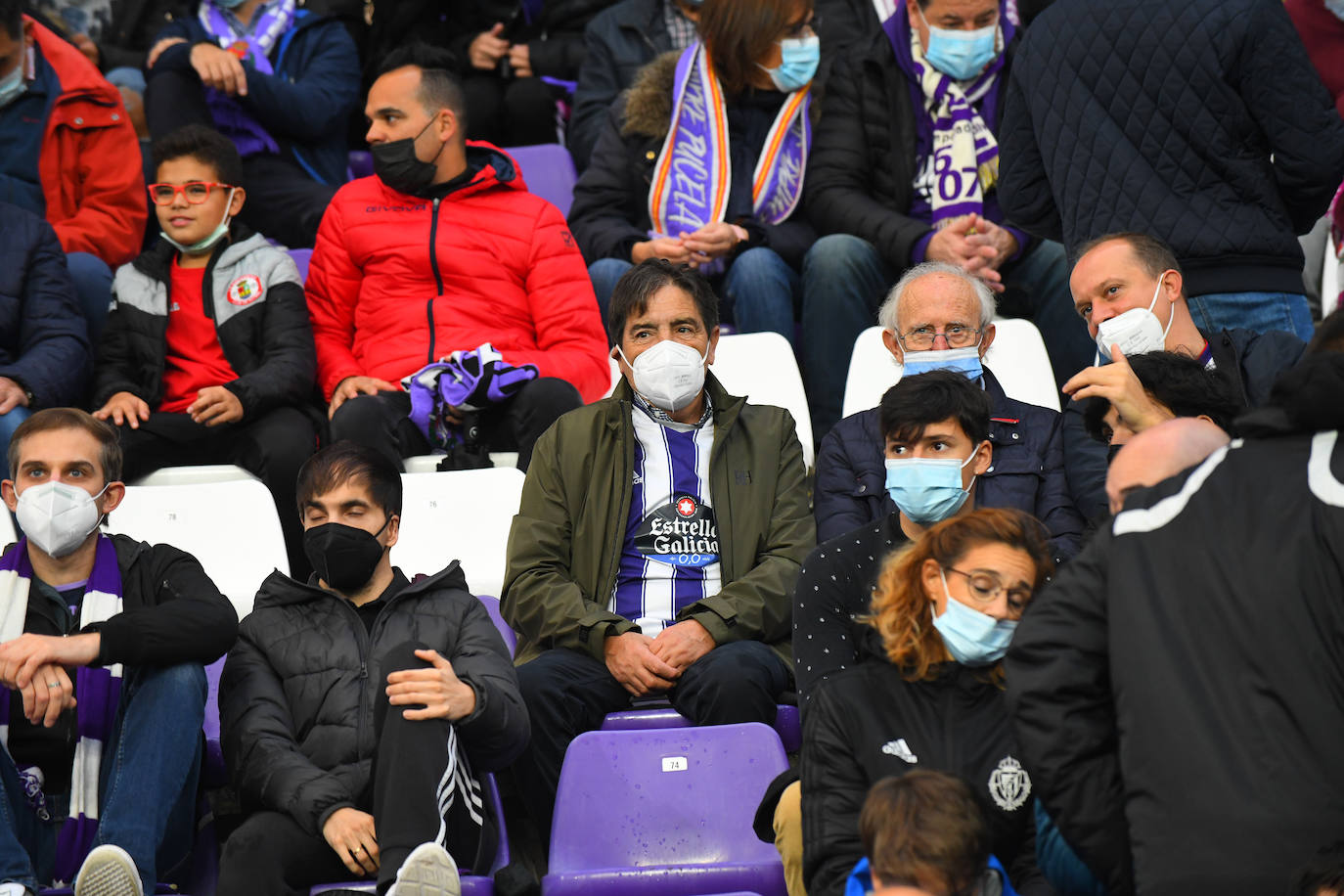 Fotos: Las imágenes de la grada de Zorrilla en el Real Valladolid-Eibar