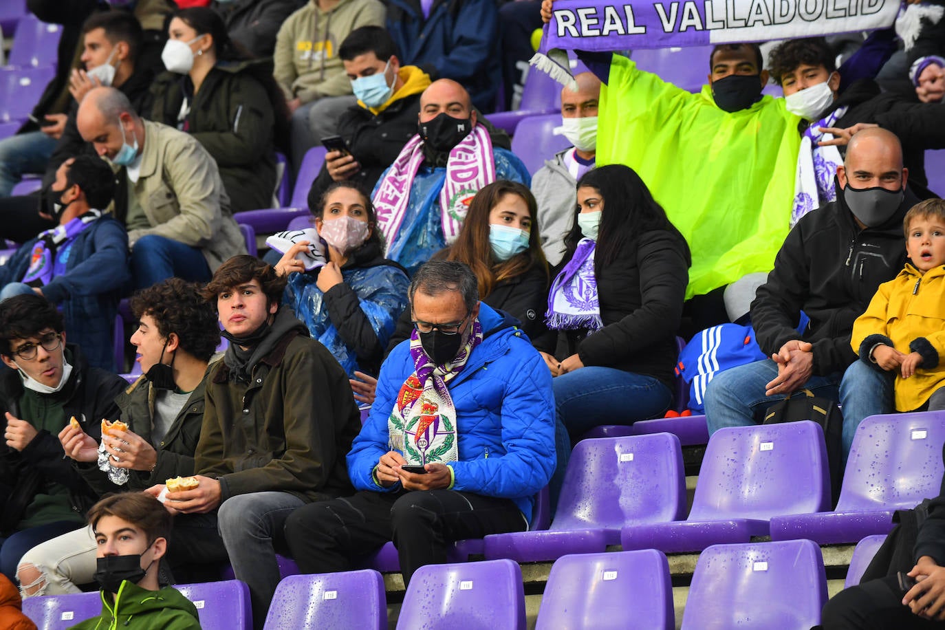 Fotos: Las imágenes de la grada de Zorrilla en el Real Valladolid-Eibar