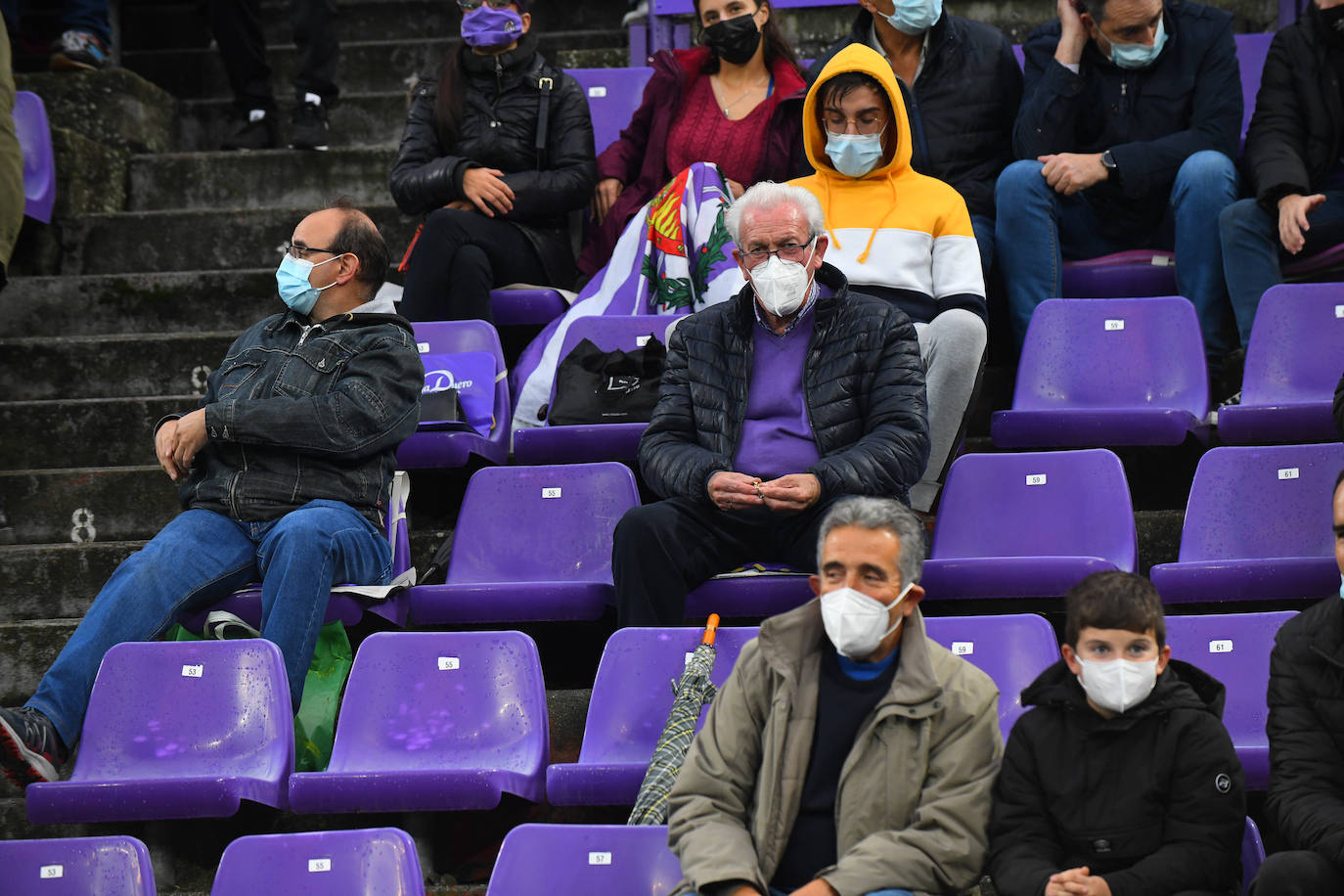 Fotos: Las imágenes de la grada de Zorrilla en el Real Valladolid-Eibar
