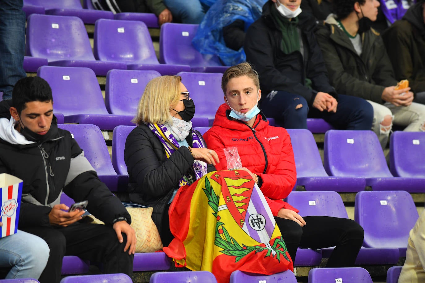 Fotos: Las imágenes de la grada de Zorrilla en el Real Valladolid-Eibar
