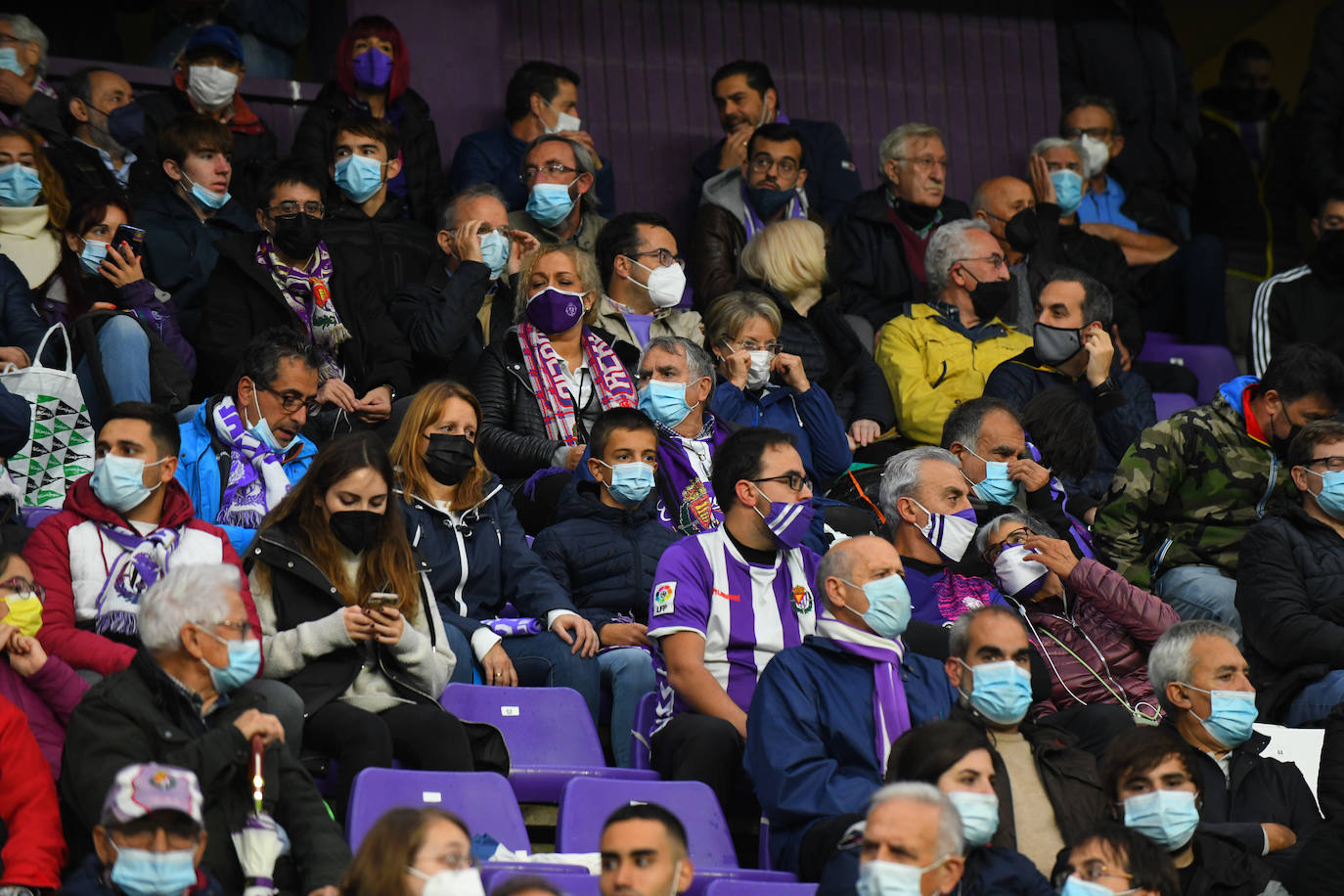 Fotos: Las imágenes de la grada de Zorrilla en el Real Valladolid-Eibar