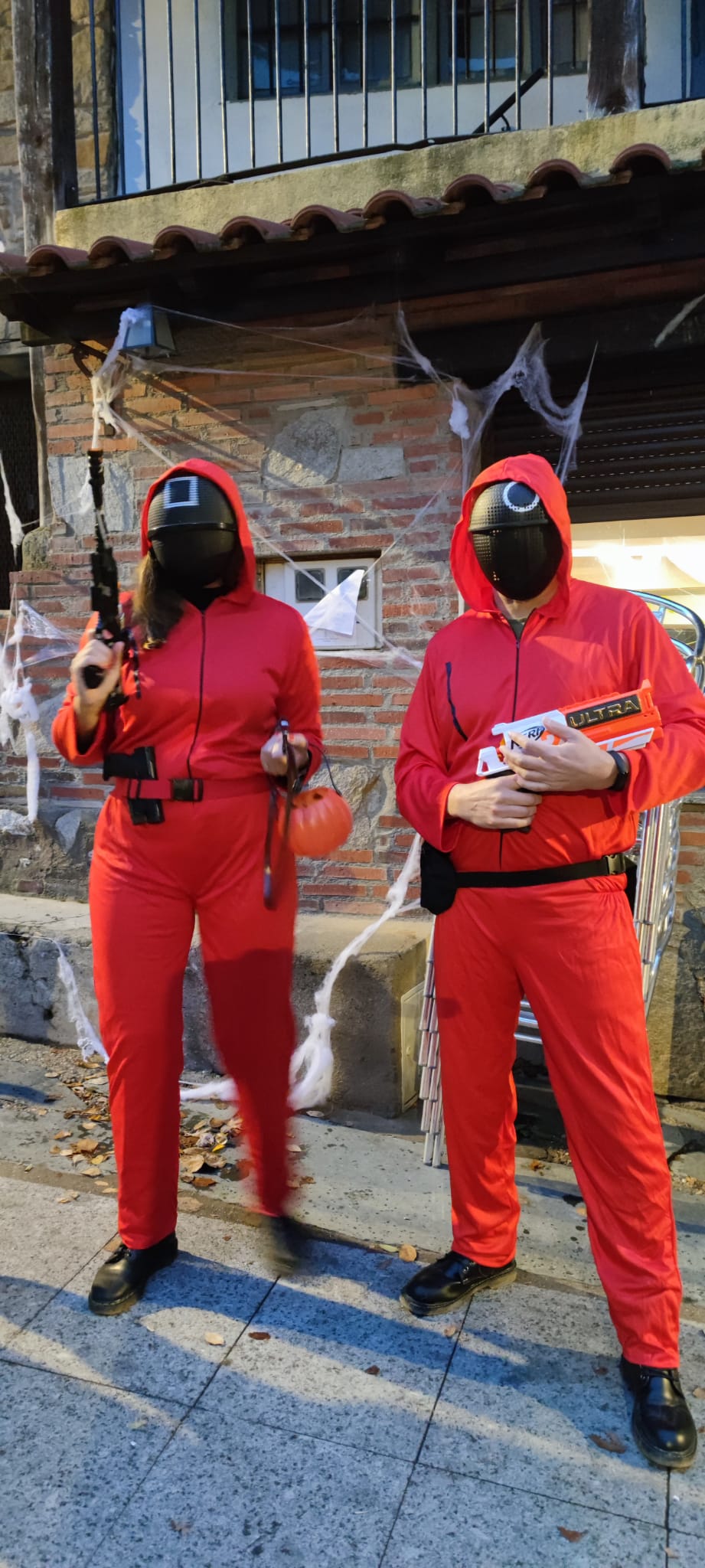 Calbochada y disfraces de Halloween en Linares de Riofrío, Villanueva del Conde y Nava de Francia