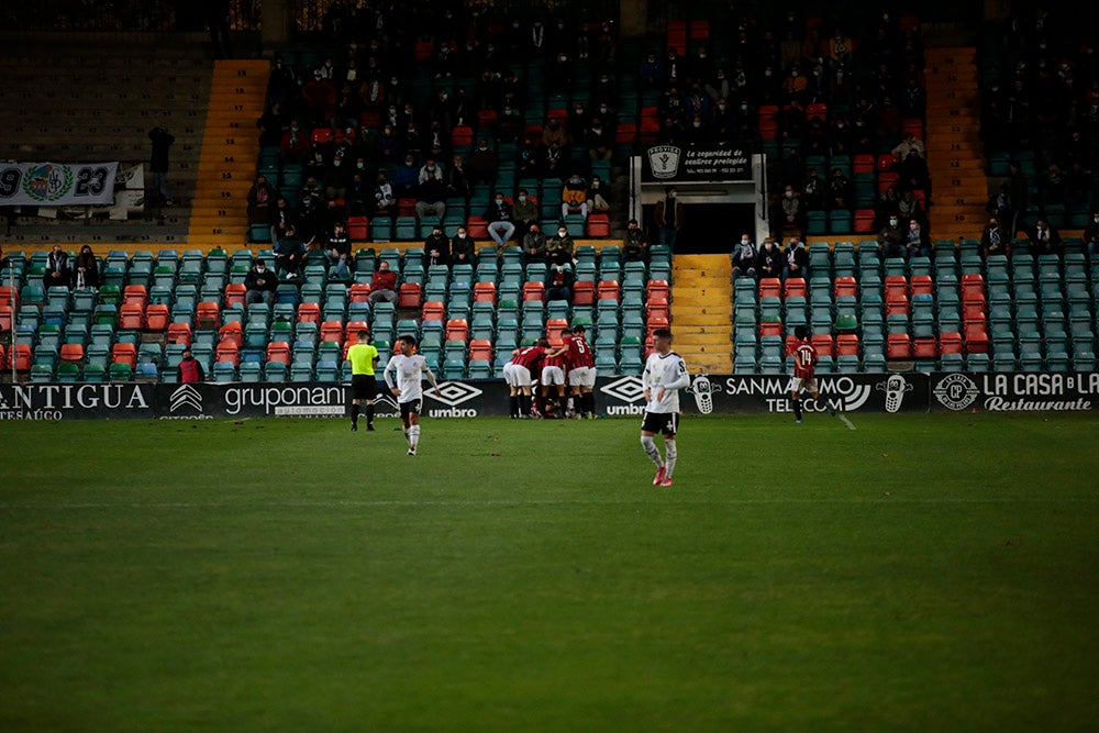 Pesadilla para el Salamanca UDS en el Helmántico ante el líder Unión Adarve (0-1)