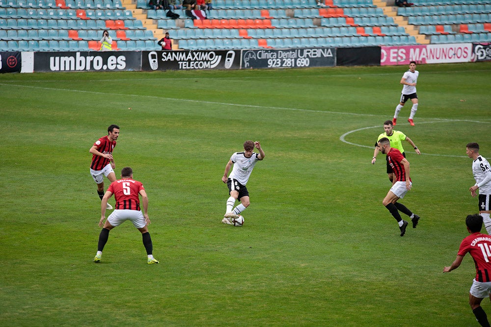 Pesadilla para el Salamanca UDS en el Helmántico ante el líder Unión Adarve (0-1)