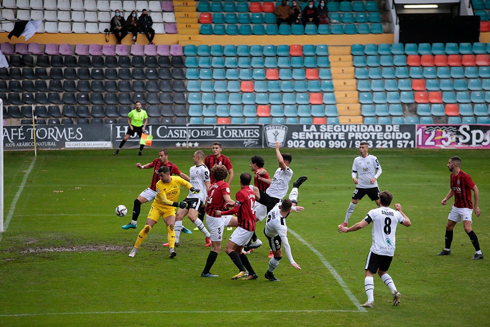 Pesadilla para el Salamanca UDS en el Helmántico ante el líder Unión Adarve (0-1)