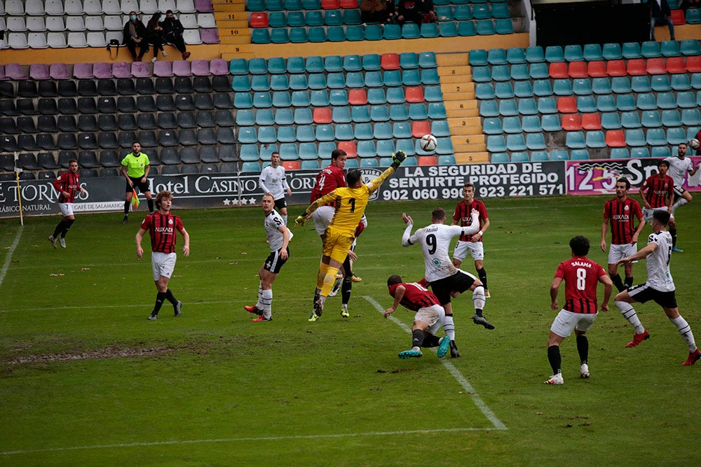 Pesadilla para el Salamanca UDS en el Helmántico ante el líder Unión Adarve (0-1)