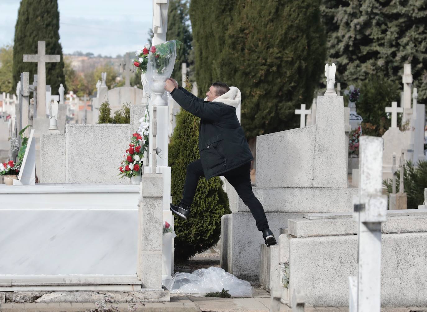 Día de Todos los Santos en el Cementerio del Carmen de Valladolid.