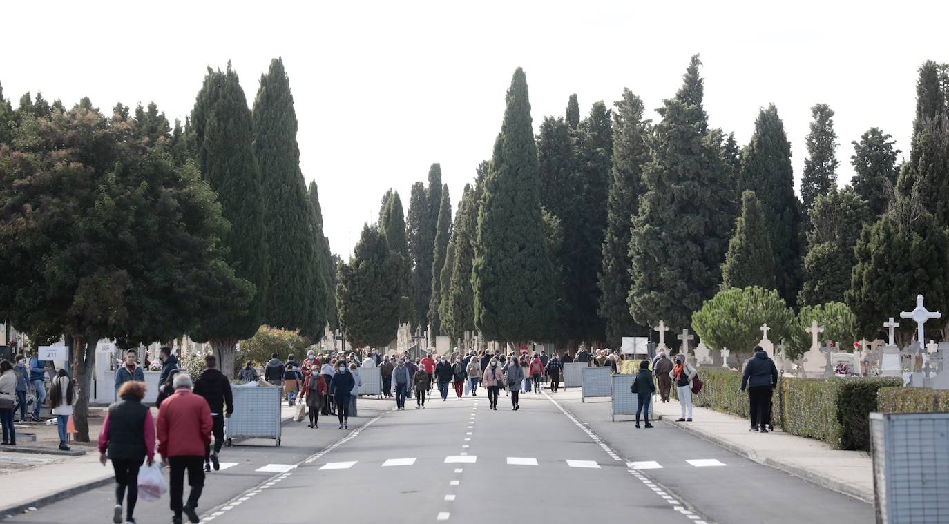 Día de Todos los Santos en el Cementerio del Carmen de Valladolid.