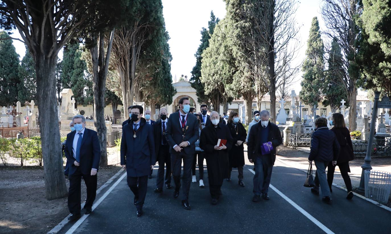 Día de Todos los Santos en el Cementerio del Carmen de Valladolid.