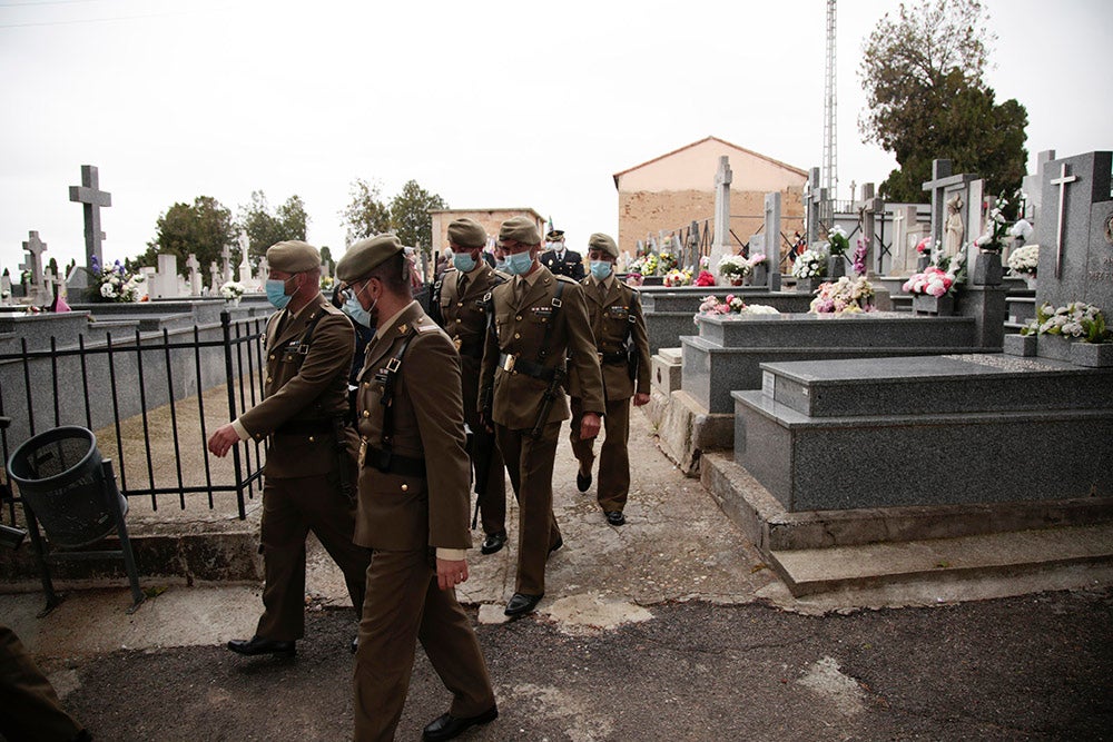Día de los Caídos por la Patria en el cementerio de Salamanca