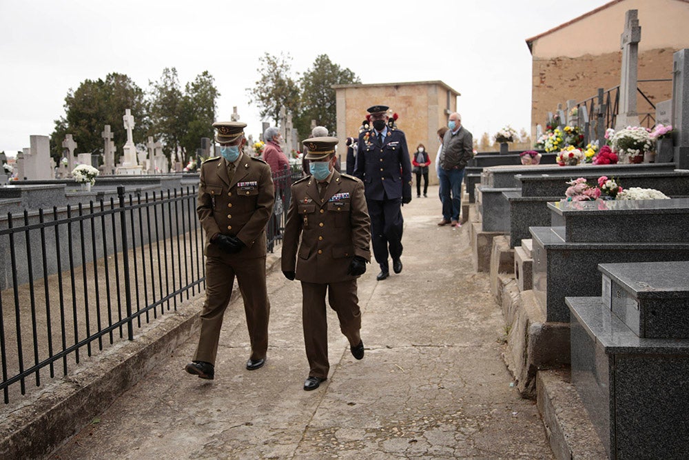 Día de los Caídos por la Patria en el cementerio de Salamanca