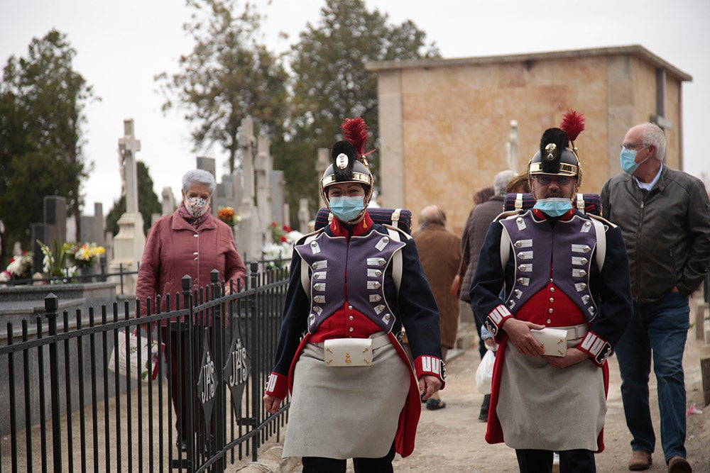 Día de los Caídos por la Patria en el cementerio de Salamanca