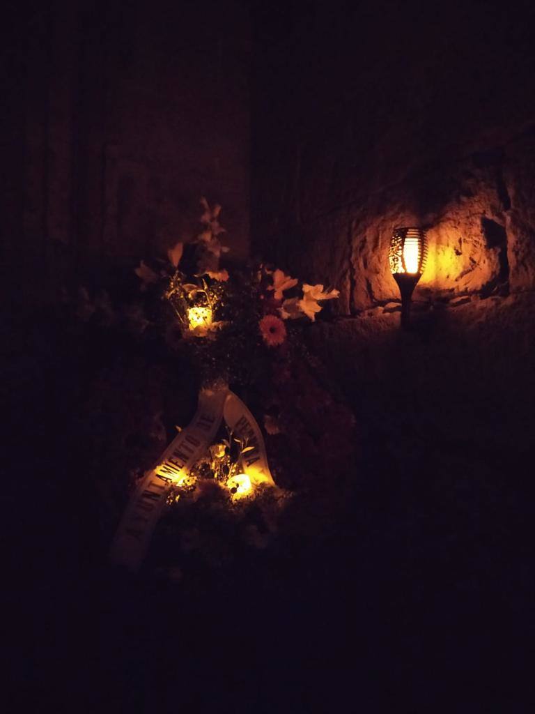 Fotos: Velas en el cementerio de Pedrosa del Rey