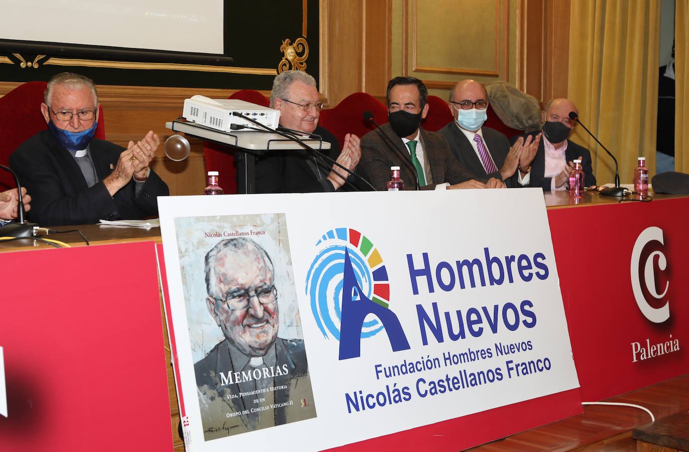 La Cámara de Comercio acogió la presentación del libro del monseñor Nicolás Castellanos 'Memorias, vida, pensamiento e historia de un obispo del Concilio Vaticano II'.