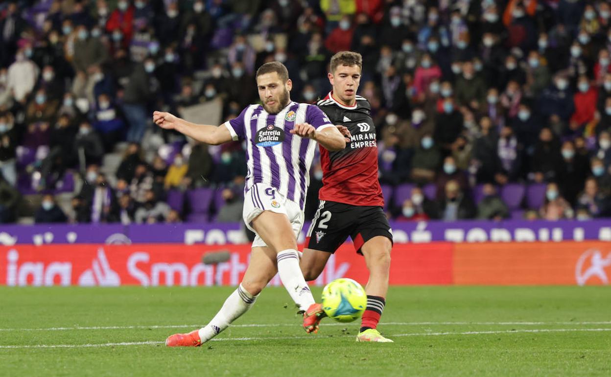 Weissman ajusticia a Lizoain y sella la victoria del Real Valladolid ante la marca del defensor rojillo