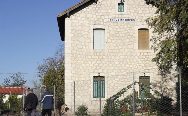 Exterior del apeadero de Laguna de Duero. 