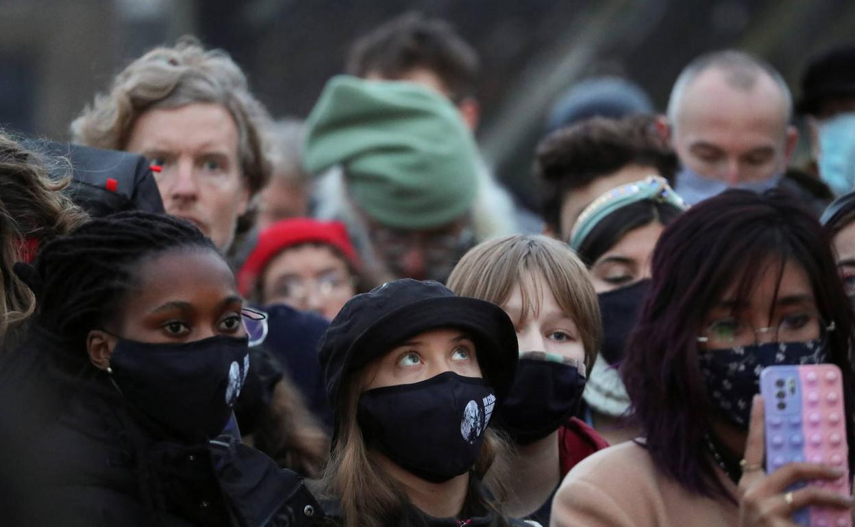 Activistas contra el cambio climático en una protesta en Glasgow.