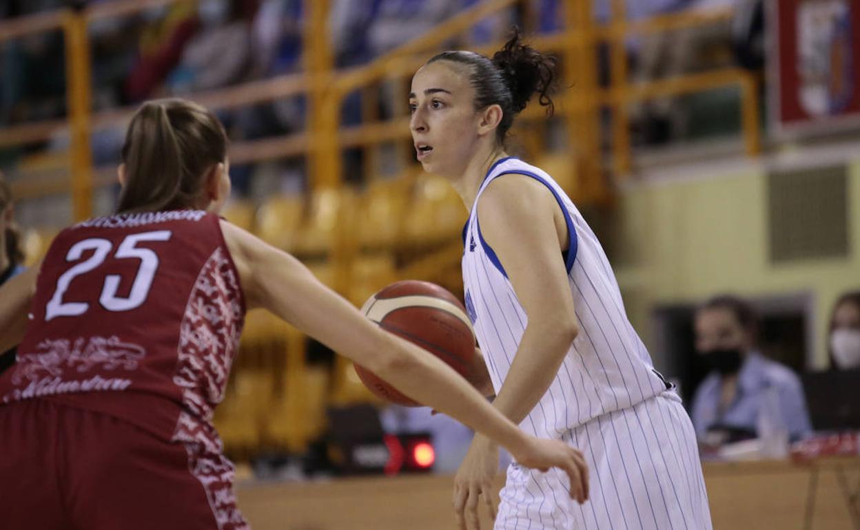 El CB Avenida y su capitana Silvia Domínguez, protagonistas de una novela policíaca