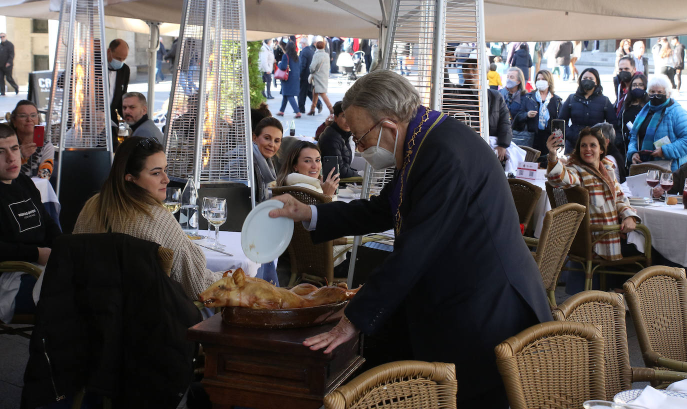 La fiesta de La Almudena en Madrid, llena las calles de Segovia 