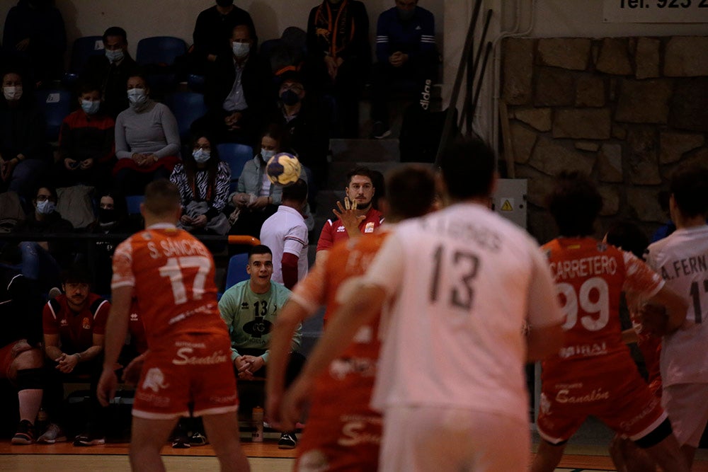 Primera derrota en casa para el BM Salamanca ante el Ademar B (30-36)