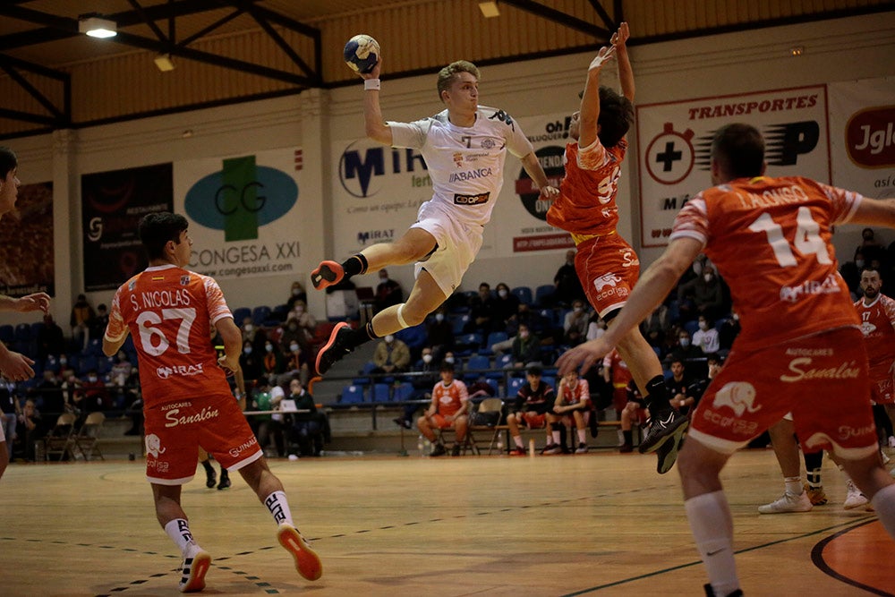 Primera derrota en casa para el BM Salamanca ante el Ademar B (30-36)