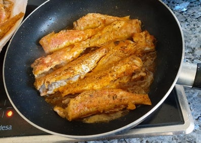 Imagen secundaria 1 - Sabrosos salmonetes fritos
