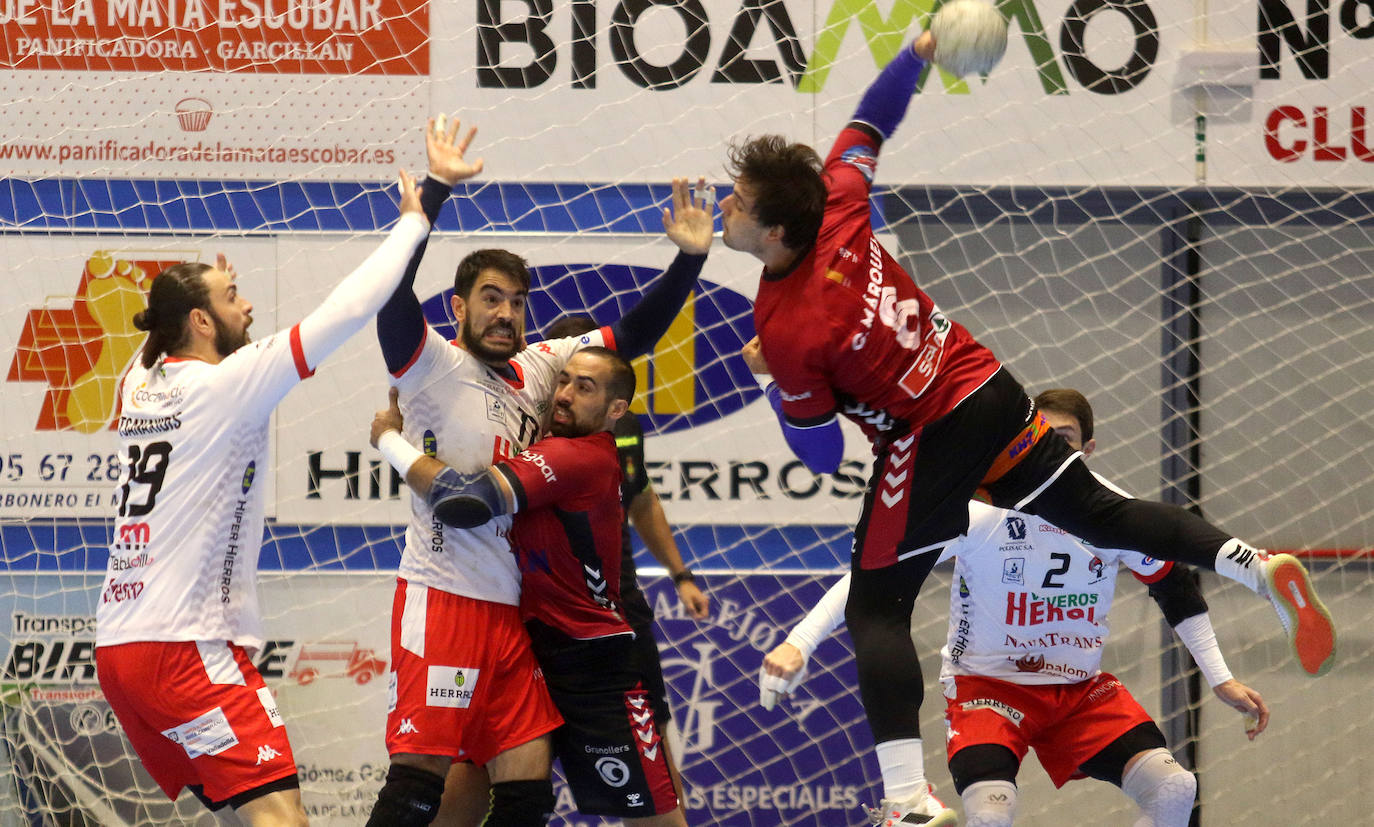 Partido de la Liga Asobal entre el Balonmano Nava y Granollers 