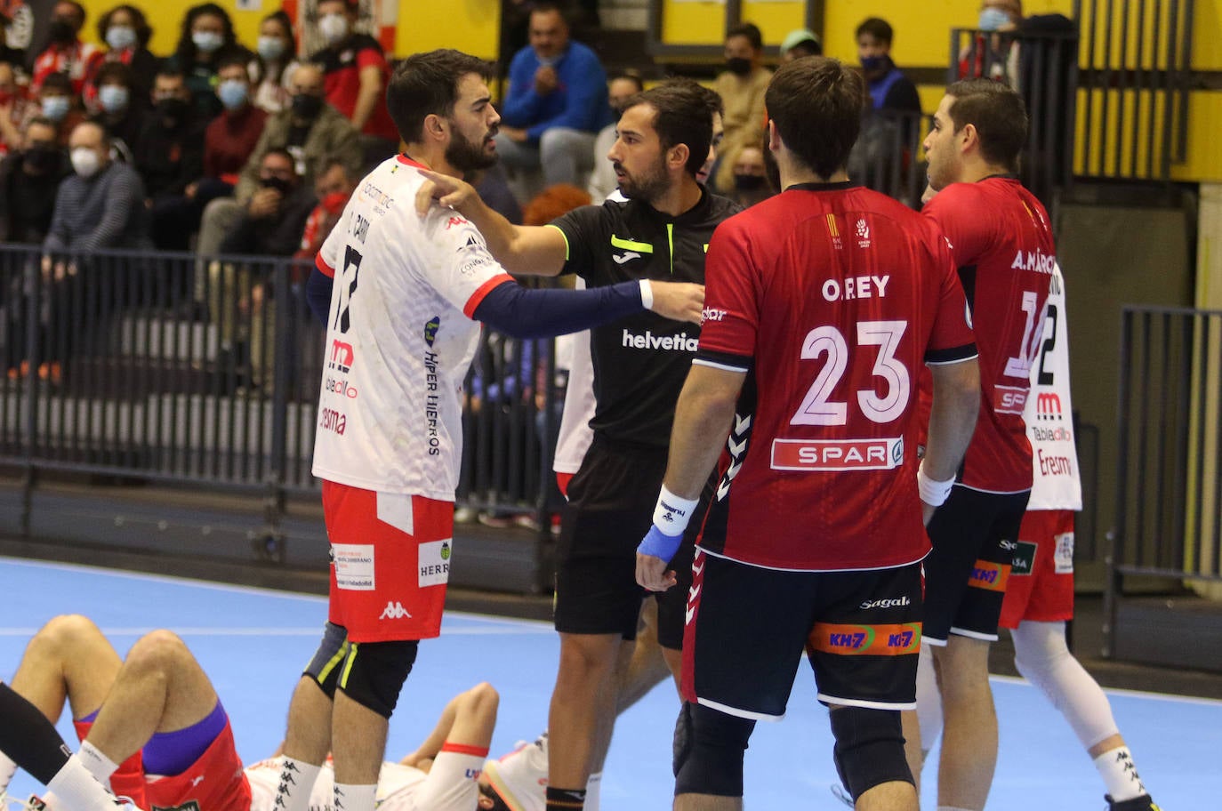 Partido de la Liga Asobal entre el Balonmano Nava y Granollers 