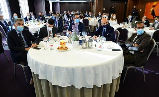 Asistentes a la ponencia del expresidente de la Comisión de Expertos para la Transición Energética.