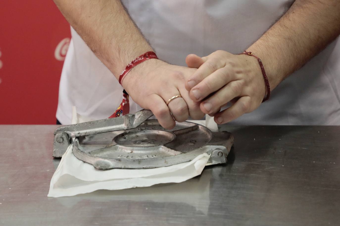 Fotos: Preparación del pincho ganador del Concurso Nacional de Valladolid