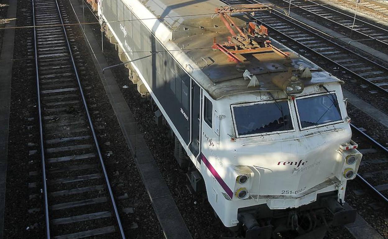 Tren de mercancías en una imagen de archivo.