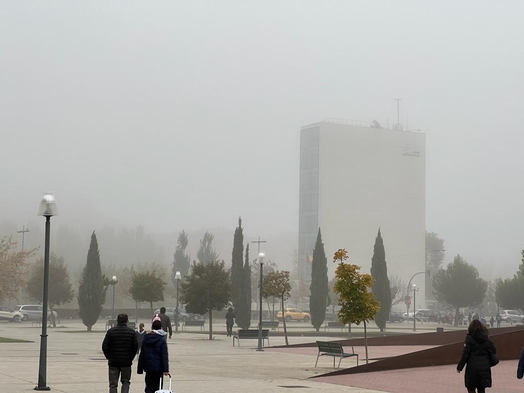 Fotos: Mañana de niebla en Valladolid capital