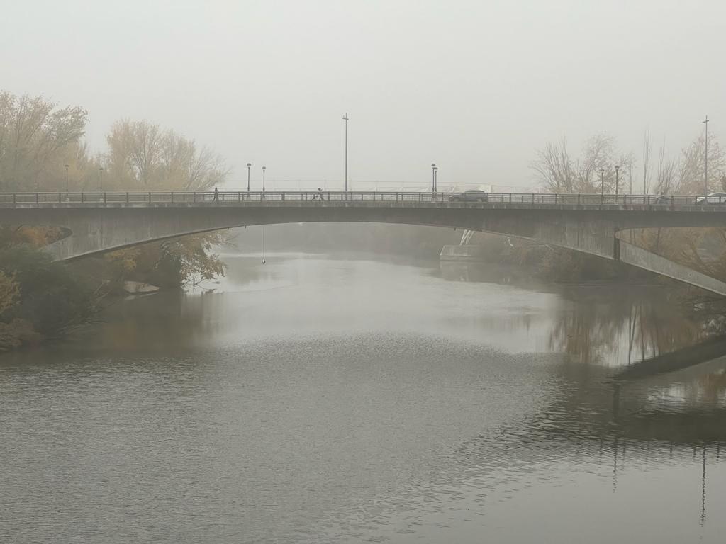 Fotos: Mañana de niebla en Valladolid capital