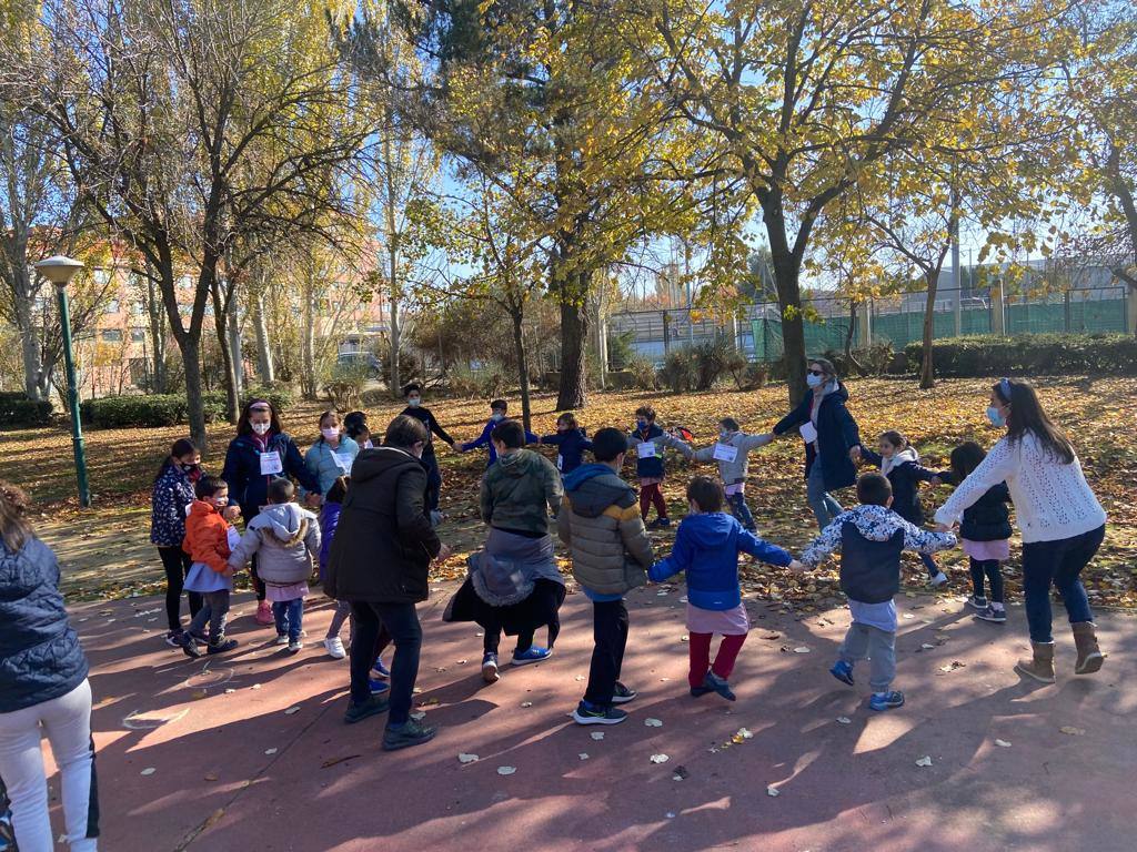 Fotos: Los alumnos del CEIP Parque Alameda bailan contra la obesidad