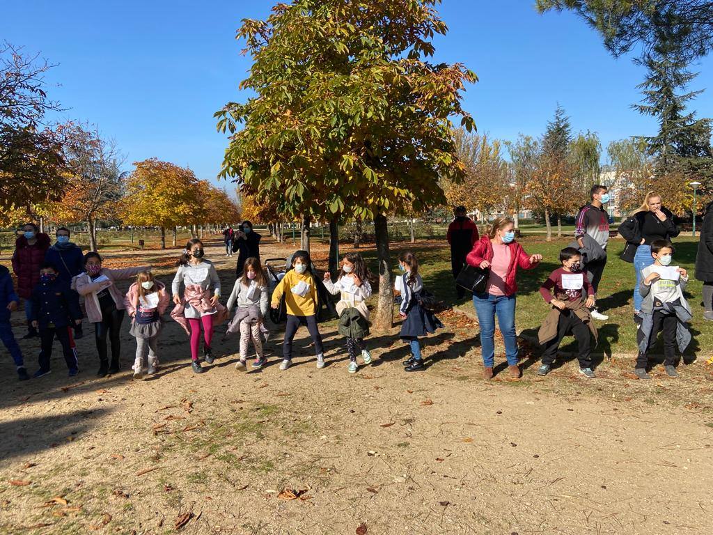 Fotos: Los alumnos del CEIP Parque Alameda bailan contra la obesidad