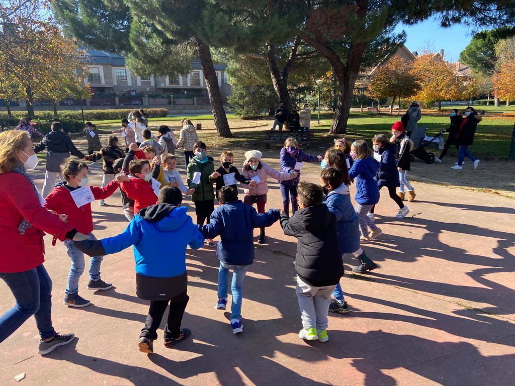 Fotos: Los alumnos del CEIP Parque Alameda bailan contra la obesidad