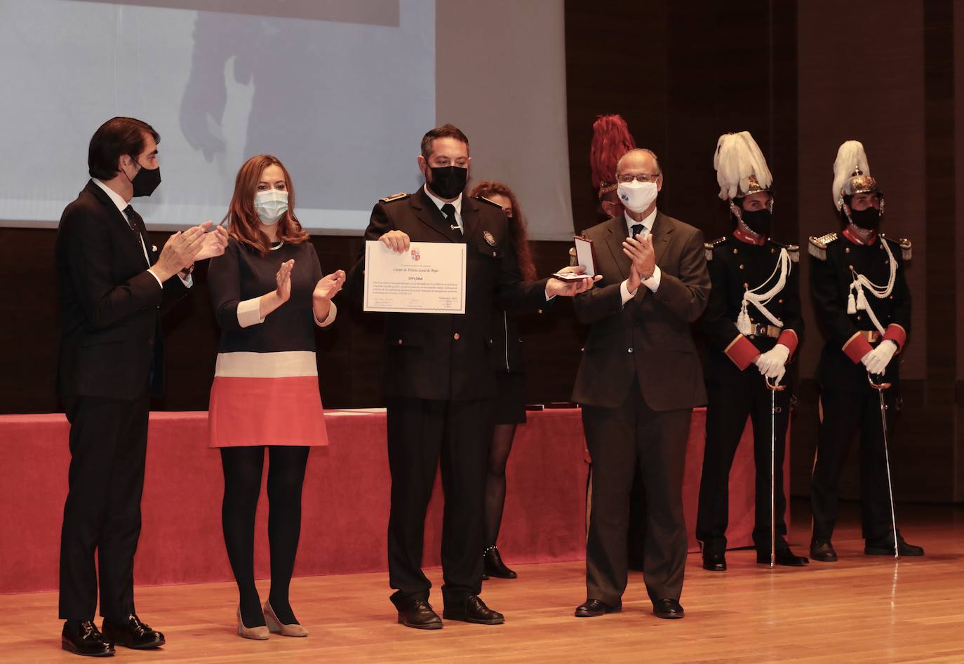 Fotos: Entrega de medallas en el Congreso Autonómico de Coordinación de Policía Local 4/4