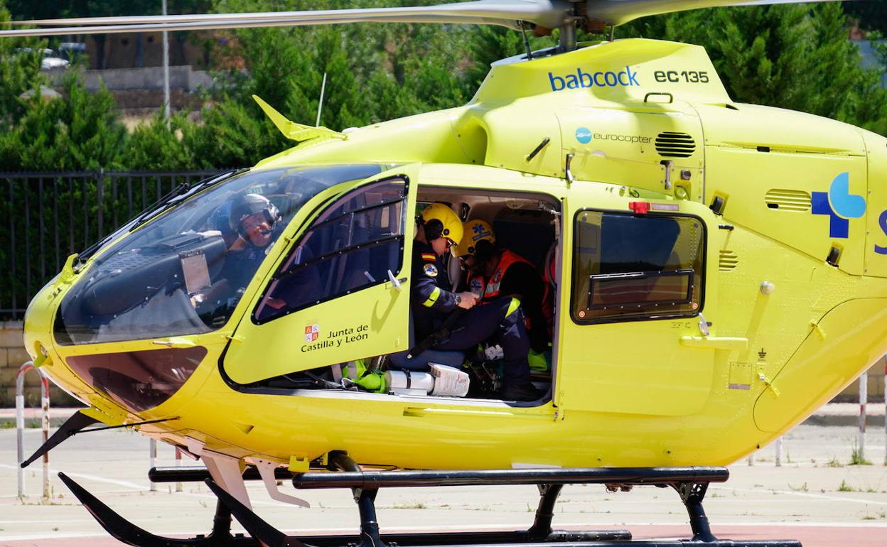 Imagen de archivo de un helicóptero del Sacyl. 