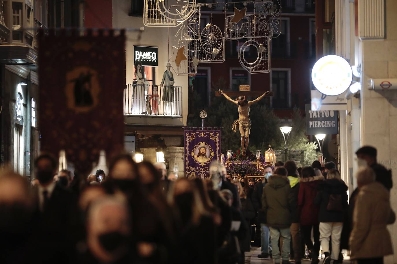 Fotos: La Cofradía de Jesús Nazareno celebra un Via Crucis extraordinario