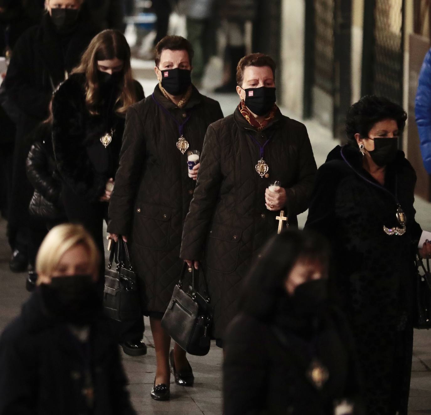 Fotos: La Cofradía de Jesús Nazareno celebra un Via Crucis extraordinario