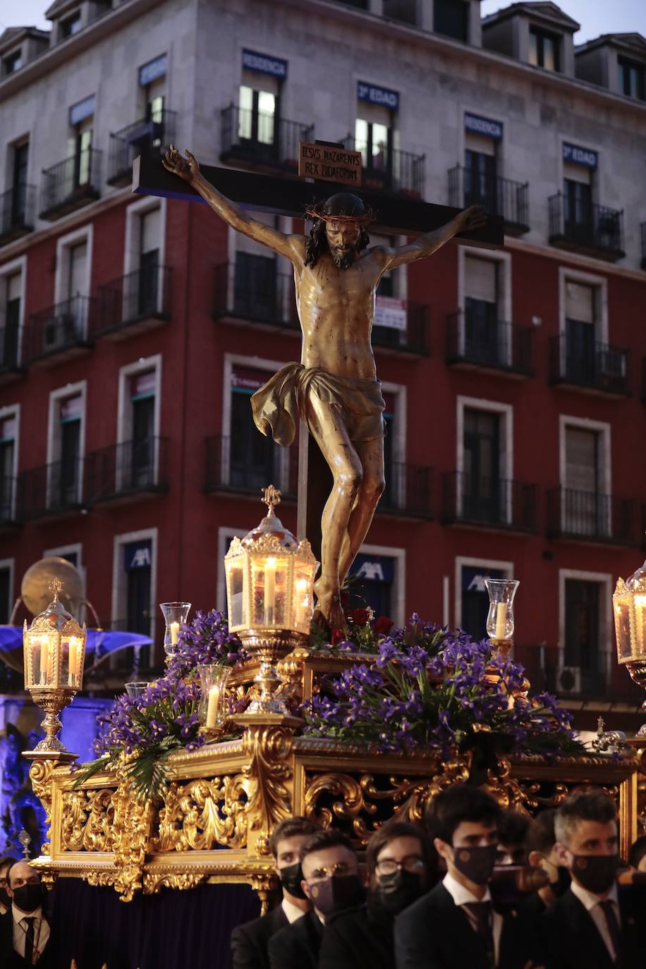 Fotos: La Cofradía de Jesús Nazareno celebra un Via Crucis extraordinario