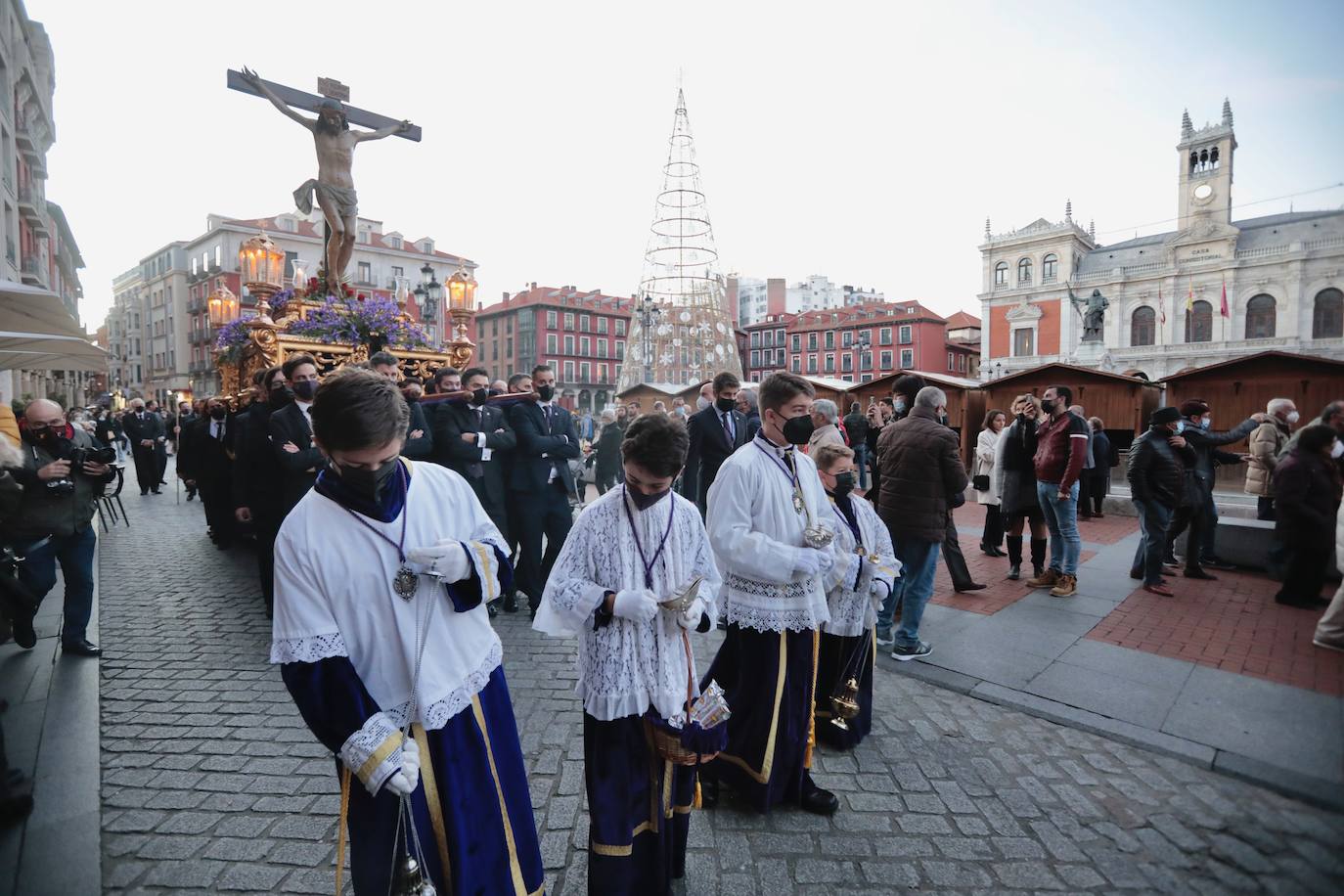 Fotos: La Cofradía de Jesús Nazareno celebra un Via Crucis extraordinario
