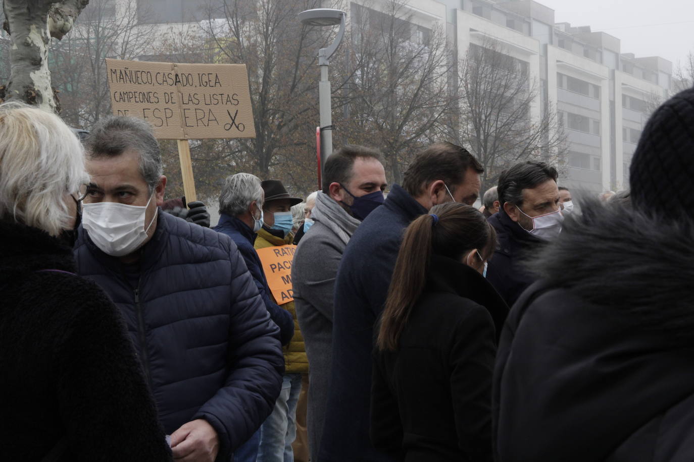 Fotos: Vecinos de Laguna, Boecillo y Viana se concentran para exigir una mejor atención sanitaria