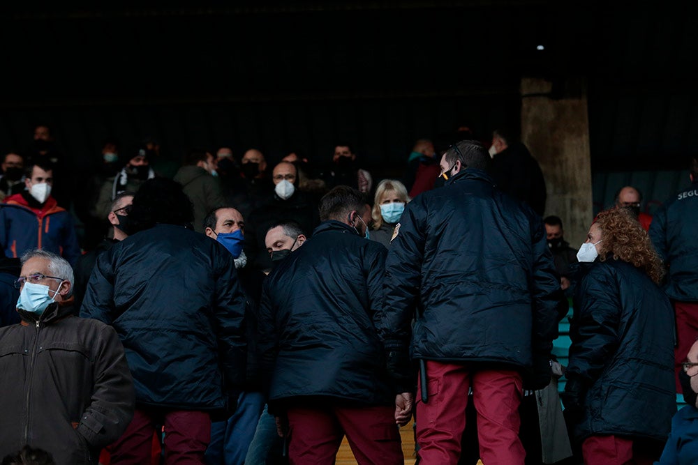 Primer partido en el Helmántico tras el reparto de abonos gratuitos del Salamanca CF UDS, con mejor entrada por parte de una afición que volvió a irse a casa sin cantar gol