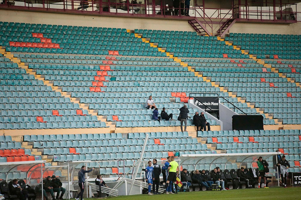 Un desquiciado Salamanca UDS tampoco puede con el Avilés en el Helmántico (0-0)